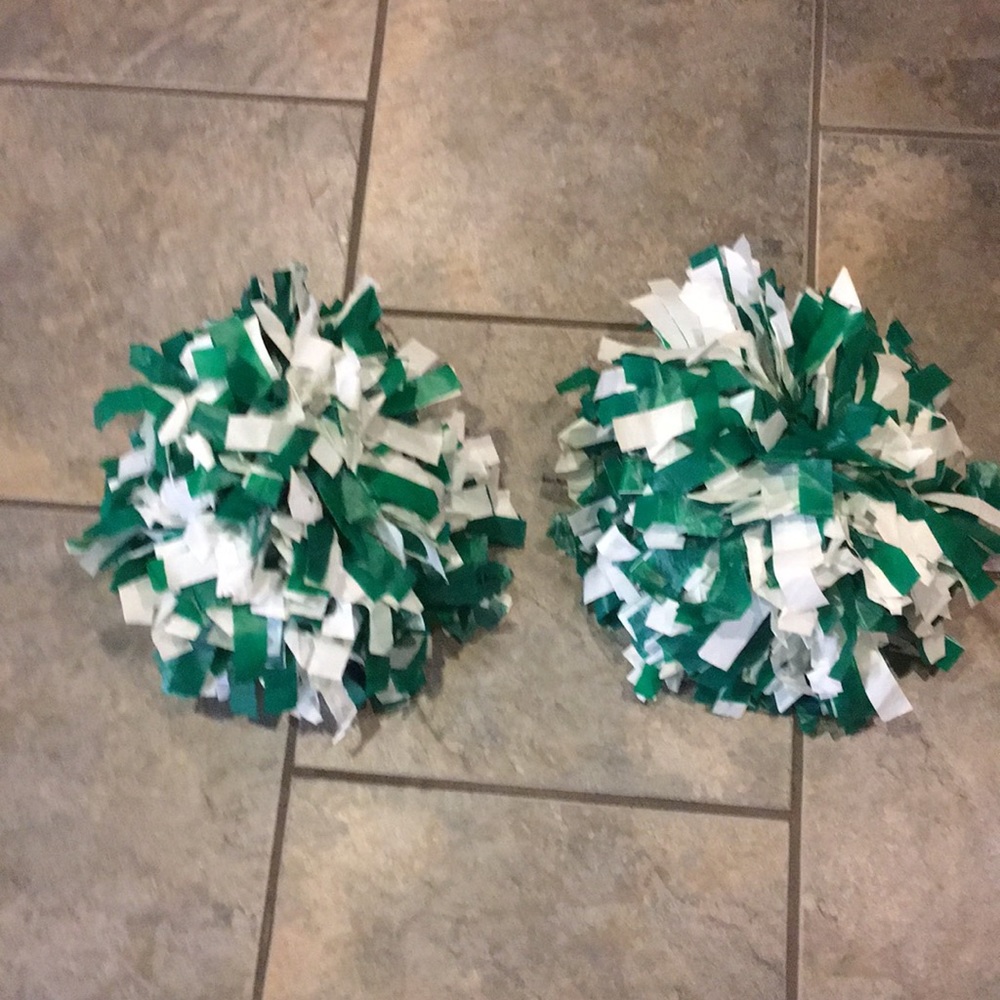 Cheerleading poms